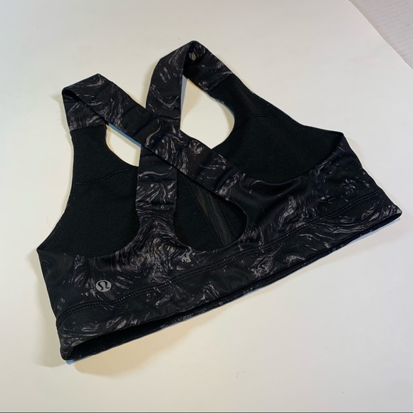 Sz. 6 Lululemon black X back sports bra with white swirl pattern - Picture 3 of 9